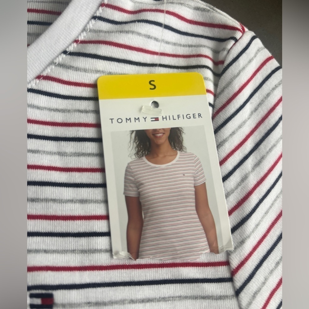 Tommy Hilfiger Cream Fitted Short Sleeve Tee Size Small NEW - Picture 5 of 7
